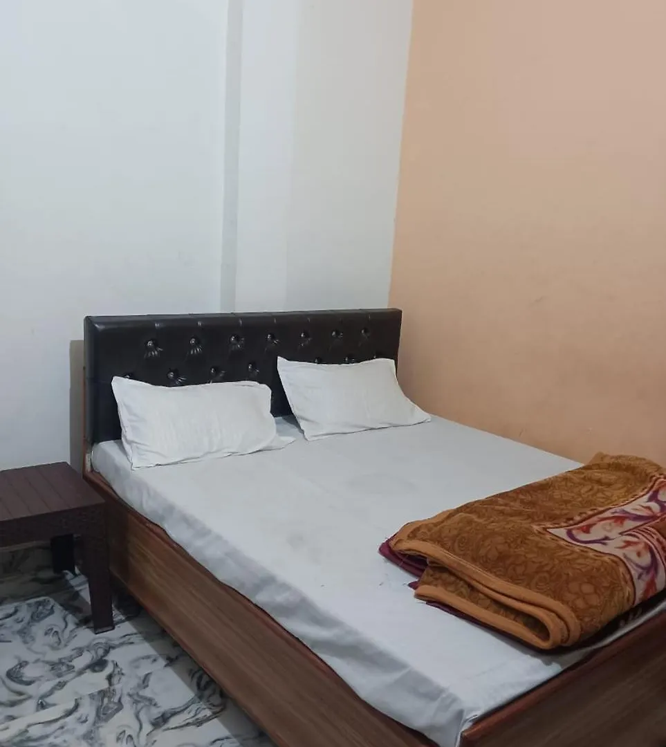 New Lakshman Guest House Váránaszi