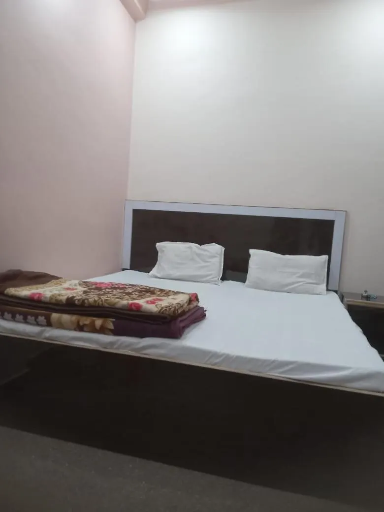 New Lakshman Guest House Váránaszi